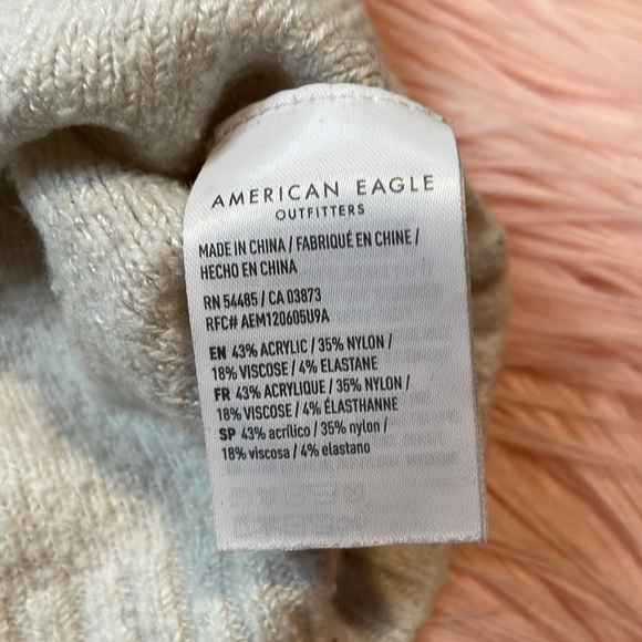 American Eagle White Long Sleeve V Neck Button Up Sweater Size Small - Picture 4 of 6